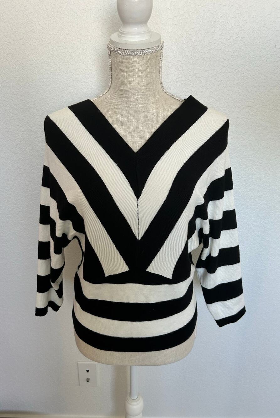 Truth By Republic Black and White Sweater - XS